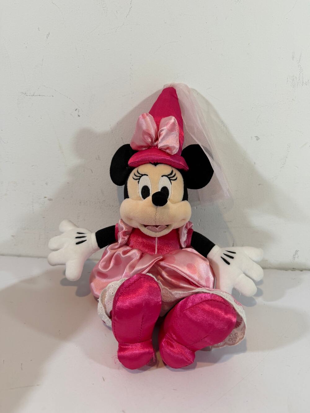 Disney Minnie Mouse Small Plush Stuffed Animal Pink Dress Princess Hat Veil
